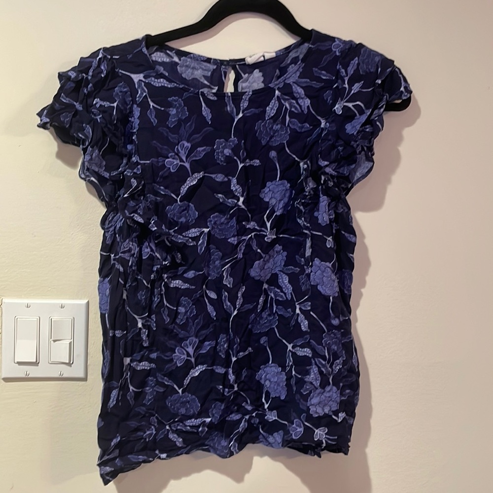 Short sleeve Gap shirt size medium